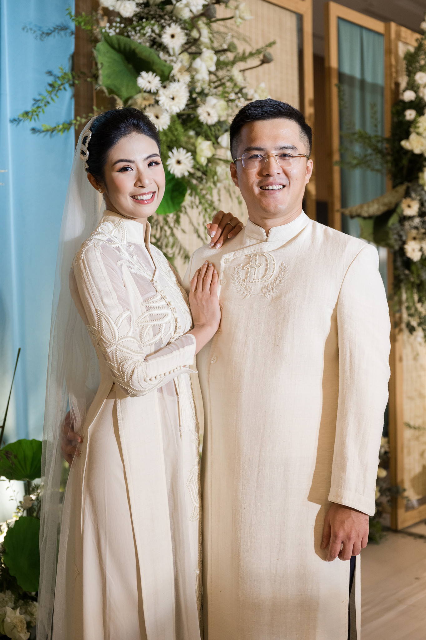 Tối 10/12, lễ cưới lấy cảm hứng từ làng quê Việt Nam của Hoa hậu Ngọc Hân và chồng Phú Đạt diễn ra tại Hà Nội.